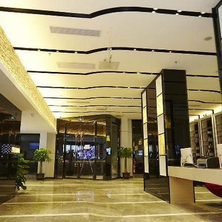 Lavande Hotel Zhuhai Gongbei Port Square Exteriör bild
