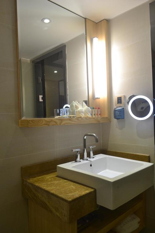 Lavande Hotel Zhuhai Gongbei Port Square Rum bild