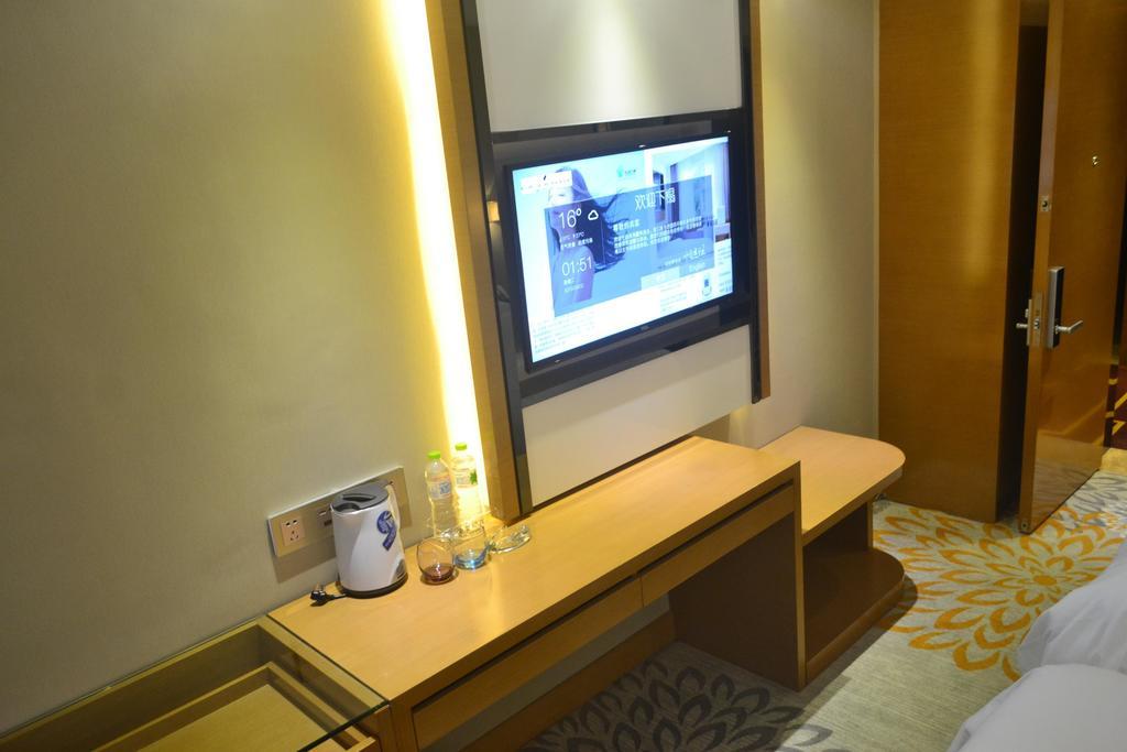 Lavande Hotel Zhuhai Gongbei Port Square Exteriör bild