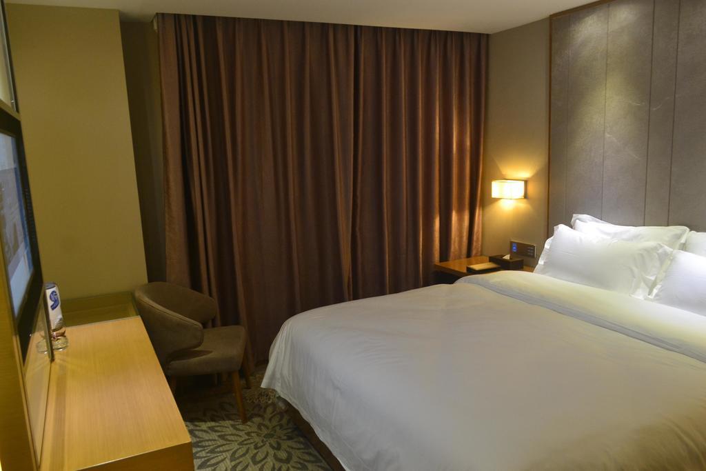 Lavande Hotel Zhuhai Gongbei Port Square Exteriör bild