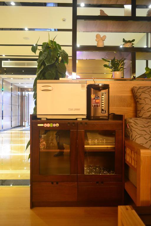 Lavande Hotel Zhuhai Gongbei Port Square Exteriör bild