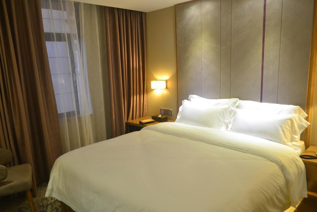 Lavande Hotel Zhuhai Gongbei Port Square Exteriör bild