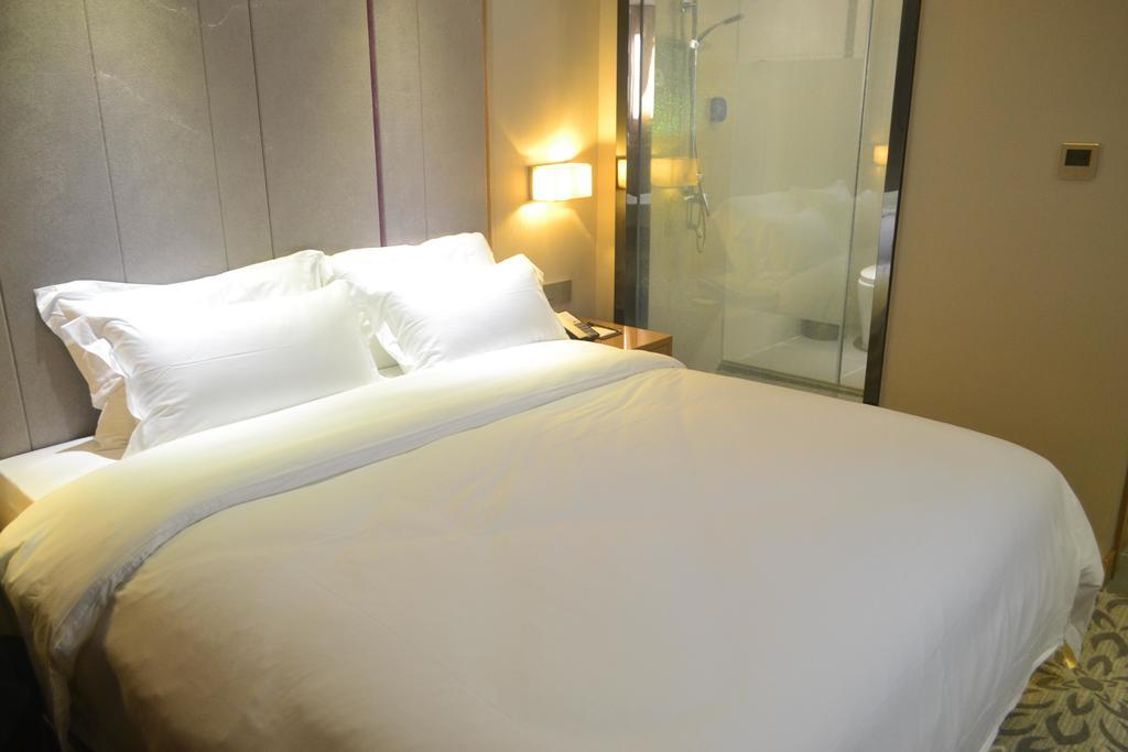 Lavande Hotel Zhuhai Gongbei Port Square Rum bild