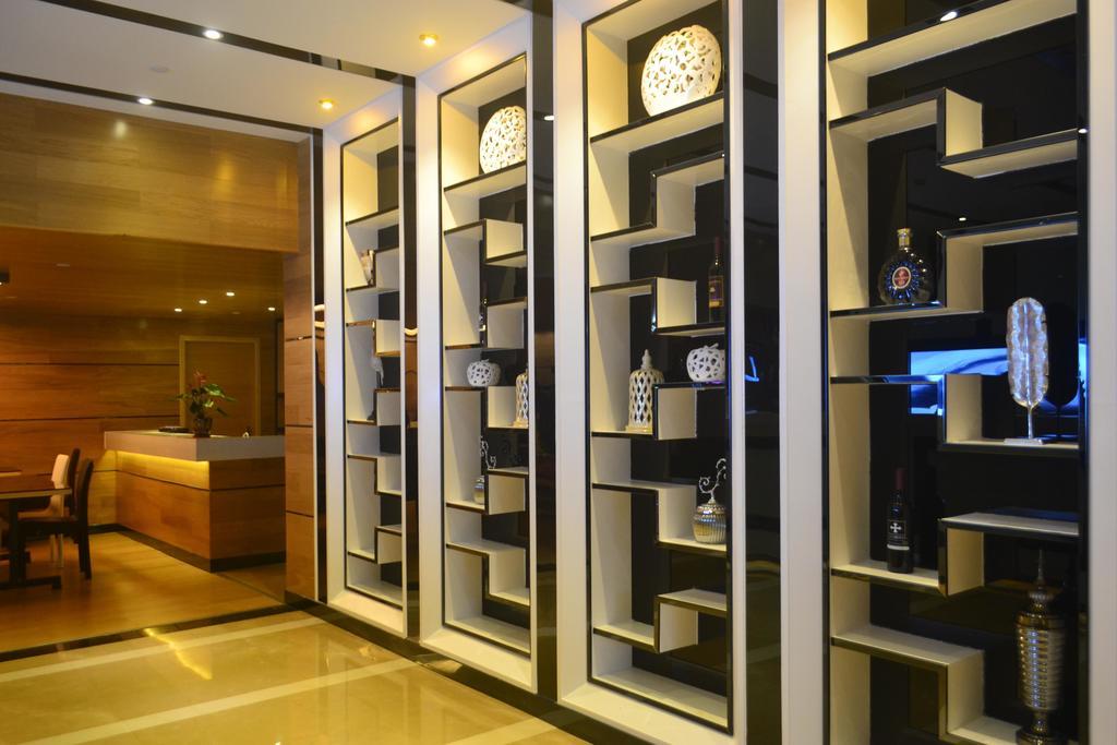 Lavande Hotel Zhuhai Gongbei Port Square Exteriör bild