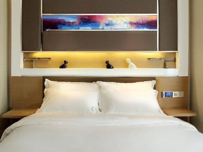 Lavande Hotel Zhuhai Gongbei Port Square Exteriör bild