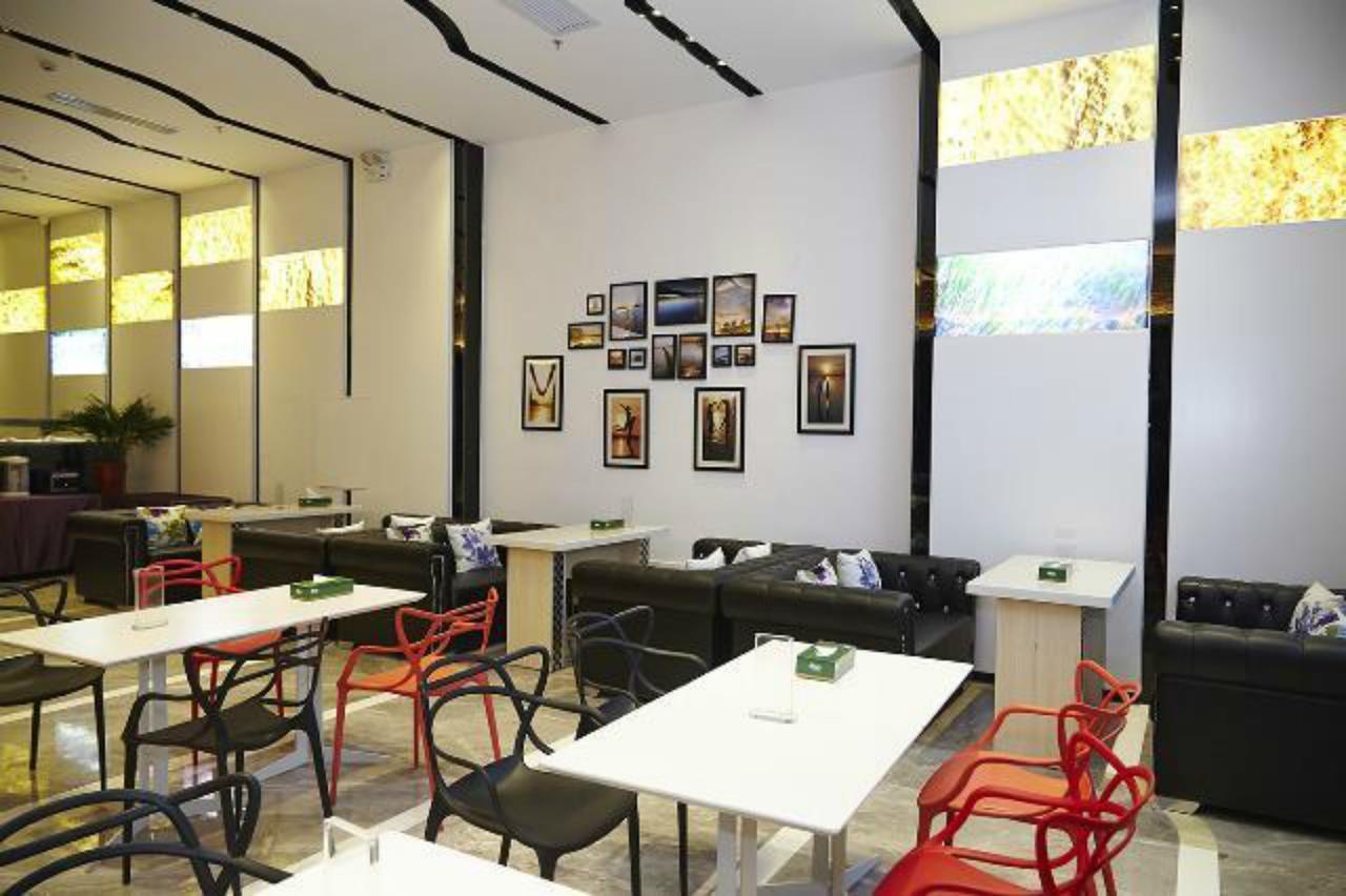 Lavande Hotel Zhuhai Gongbei Port Square Exteriör bild