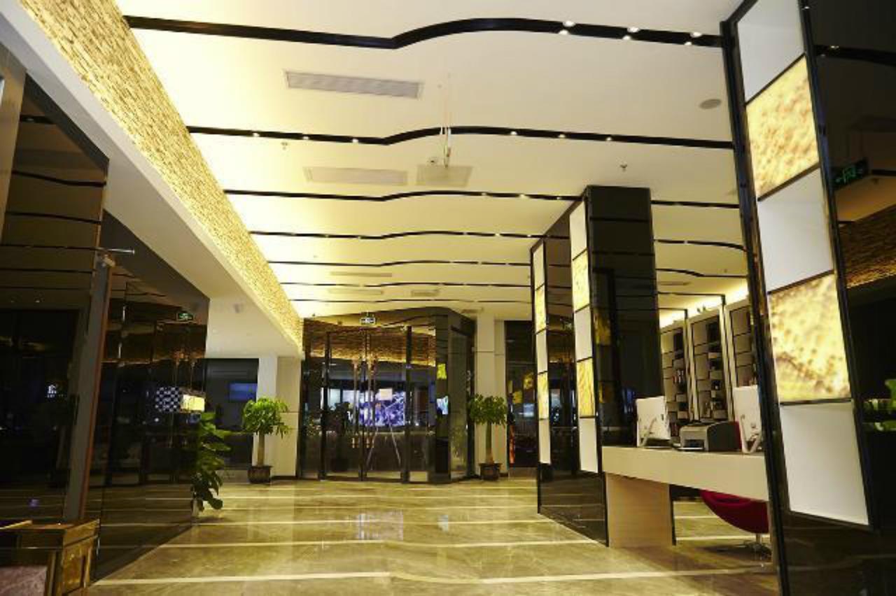 Lavande Hotel Zhuhai Gongbei Port Square Exteriör bild