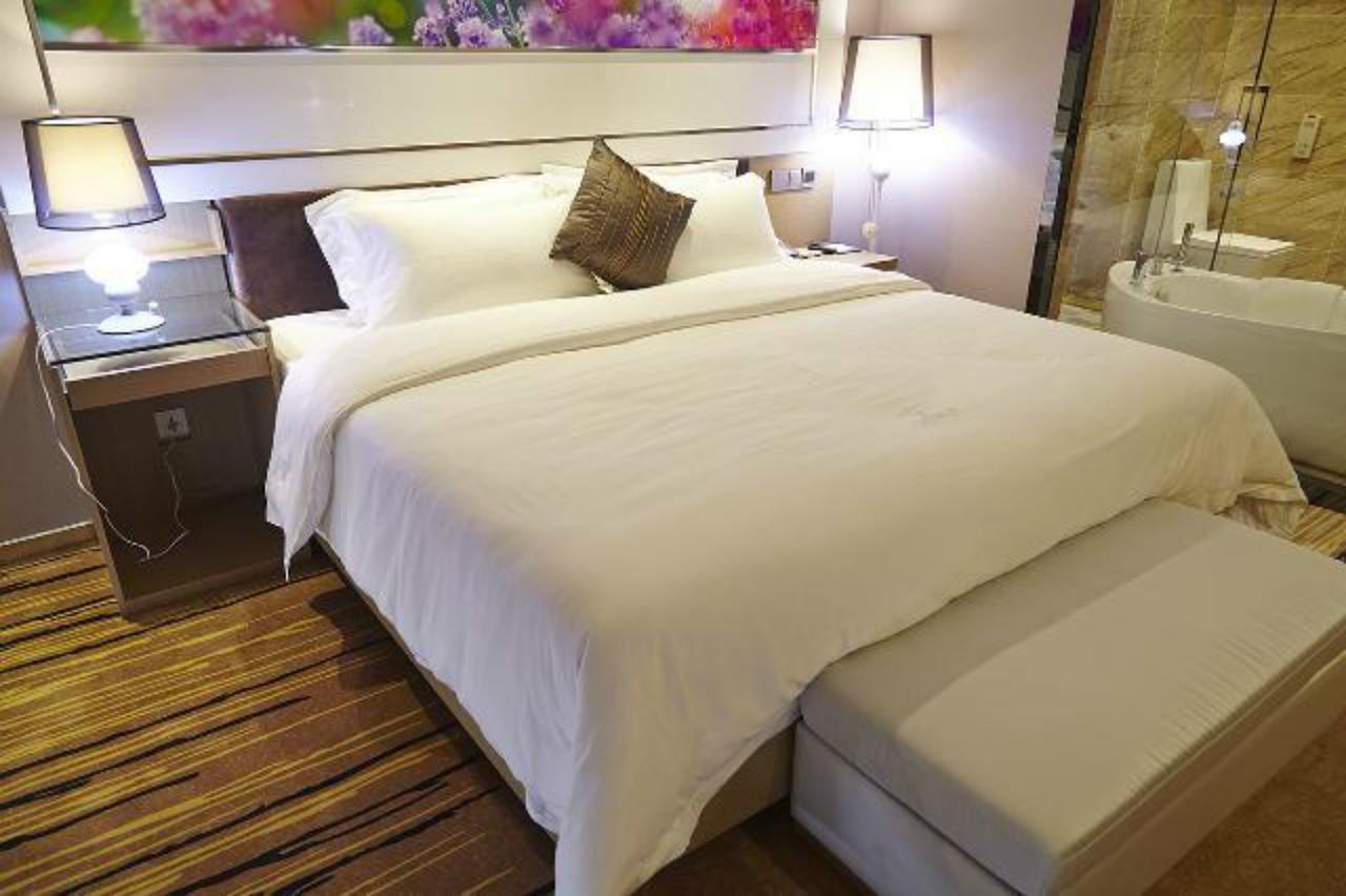 Lavande Hotel Zhuhai Gongbei Port Square Exteriör bild