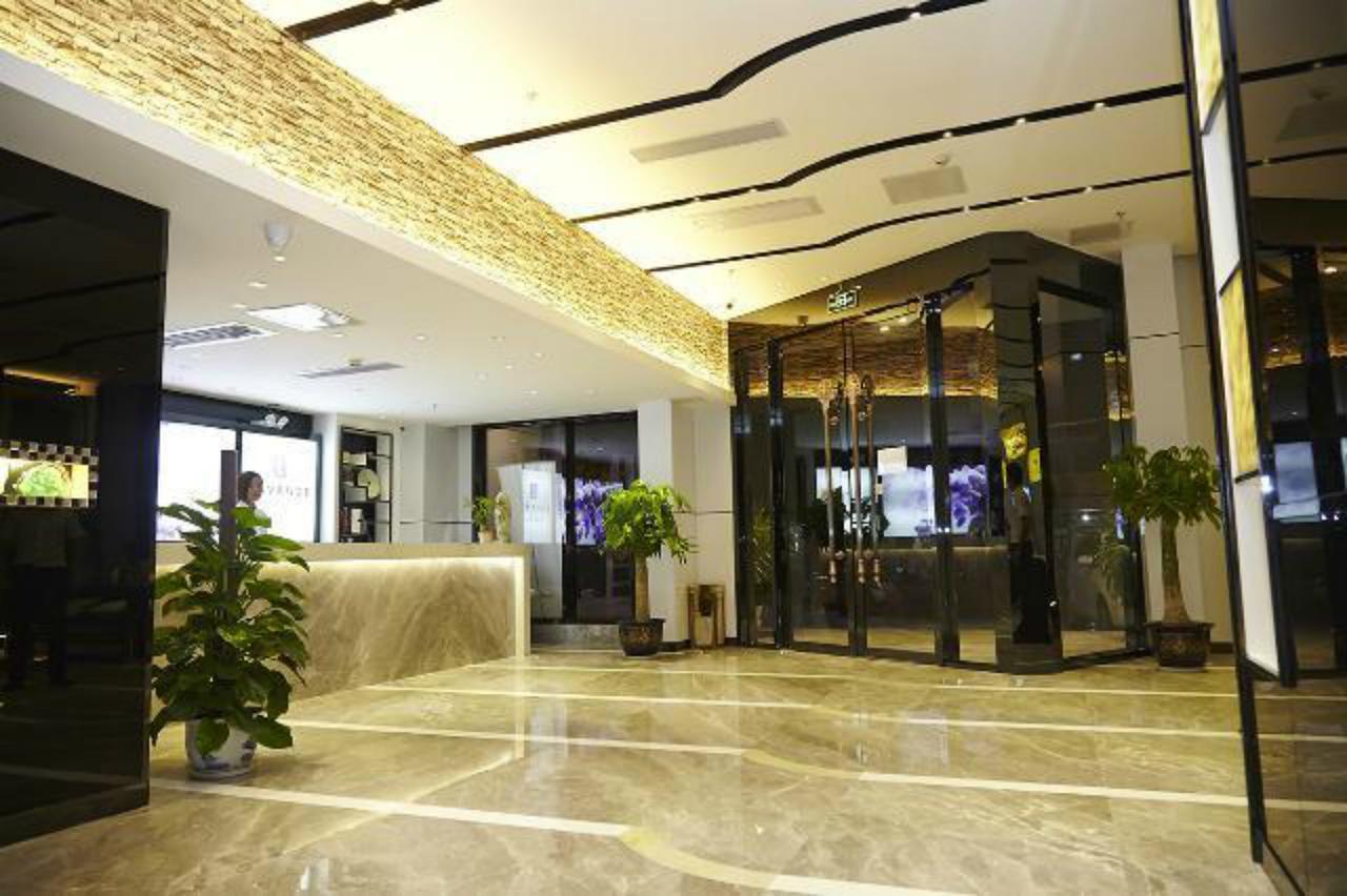 Lavande Hotel Zhuhai Gongbei Port Square Exteriör bild